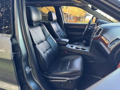 Used 2011 Jeep Grand Cherokee Limited w/ Luxury Group II image 13