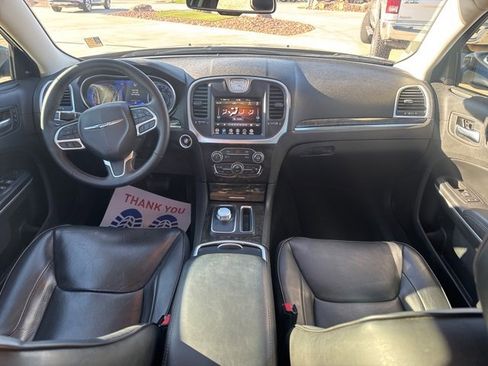 Certified 2022 Chrysler 300 Touring L w/ Comfort Group image 12