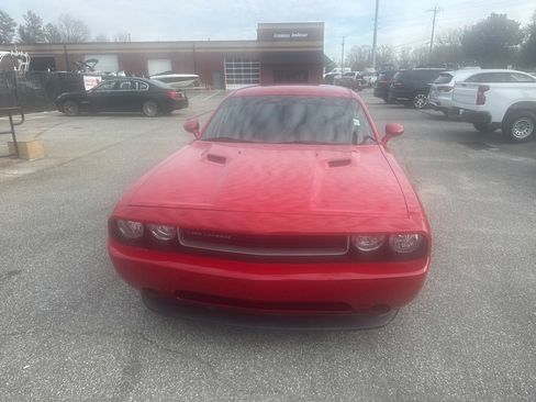 Used 2012 Dodge Challenger SXT image 2