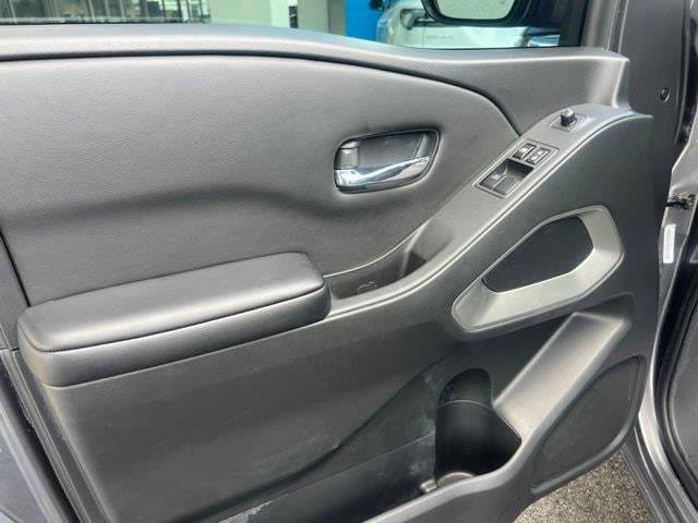 Used 2025 Nissan Frontier SV w/ SV Convenience Package RWD image 11