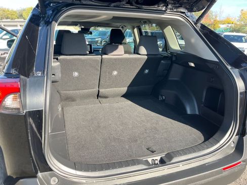Used 2025 Toyota RAV4 XLE image 32