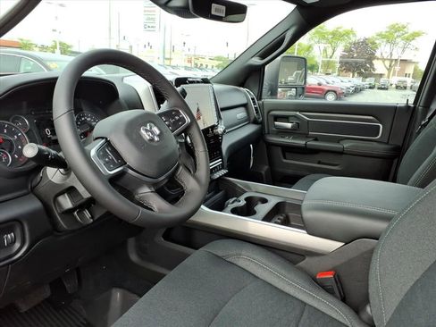 New 2026 RAM 2500 Big Horn AWD/4WD image 7
