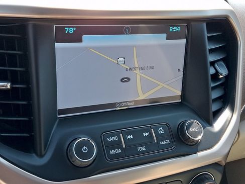 Used 2017 GMC Acadia Denali w/ Technology Package FWD image 19