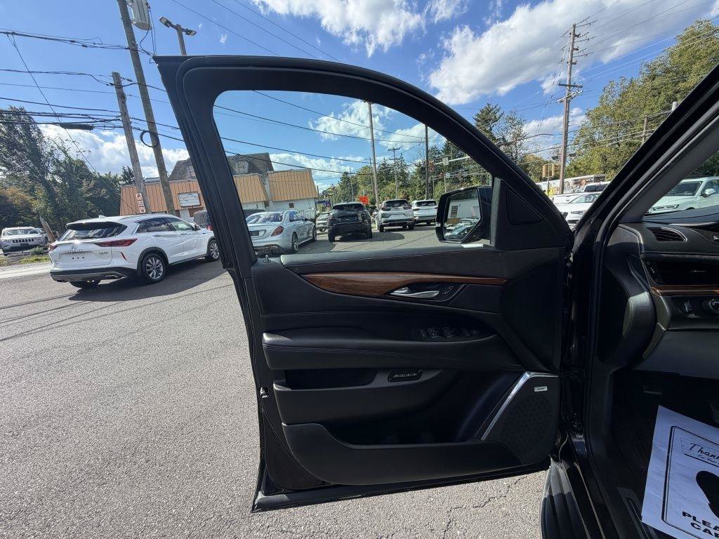 Used 2017 Cadillac Escalade Luxury AWD/4WD image 13