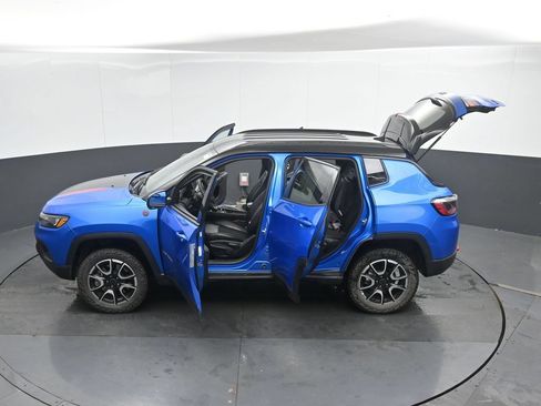 Used 2025 Jeep Compass Trailhawk AWD/4WD image 51