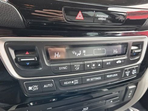 Used 2018 Honda Pilot Touring image 26