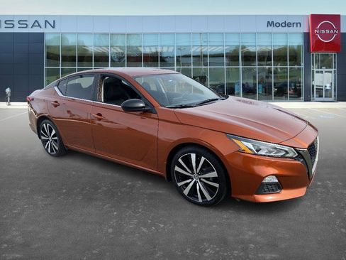 Certified 2022 Nissan Altima 2.5 SR image 3