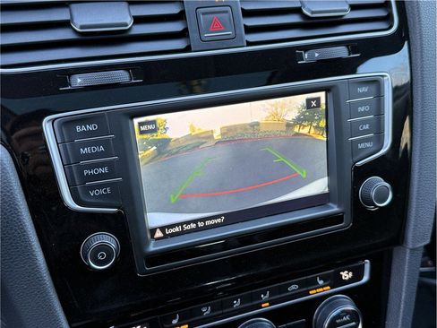 Used 2017 Volkswagen Golf S image 15