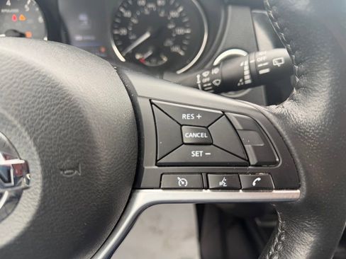 Used 2020 Nissan Rogue SV image 23