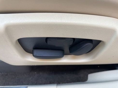 Used 2014 Lincoln MKT FWD image 21