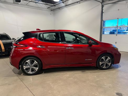Used 2018 Nissan Leaf SL w/ SL Technology Package image 2
