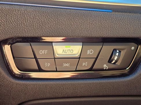 Used 2021 BMW 330e w/ Convenience Package RWD image 23