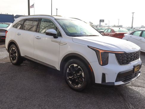 Used 2024 Kia Sorento S image 3