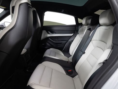 Used 2021 Porsche Taycan 4S w/ Premium Package image 18