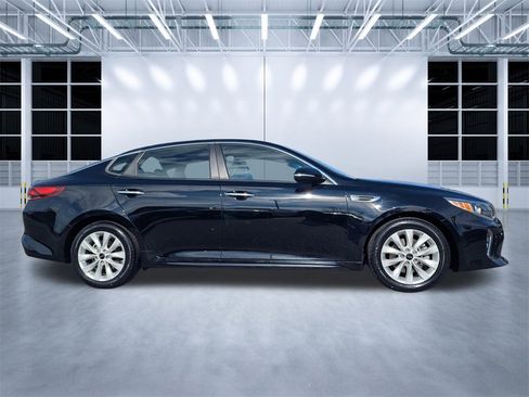 Used 2018 Kia Optima S image 3