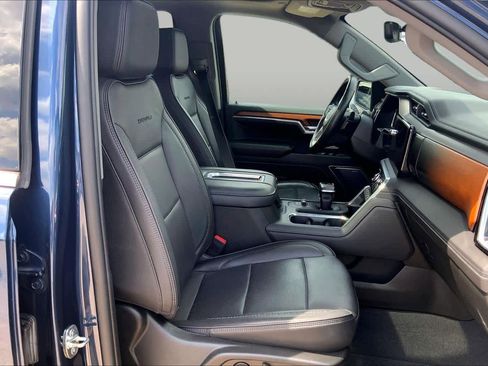 Used 2022 GMC Sierra 1500 Denali w/ Technology Package AWD/4WD image 9