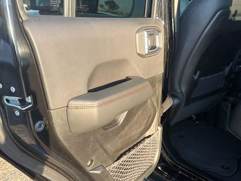 Used 2024 Jeep Gladiator Rubicon AWD/4WD image 19