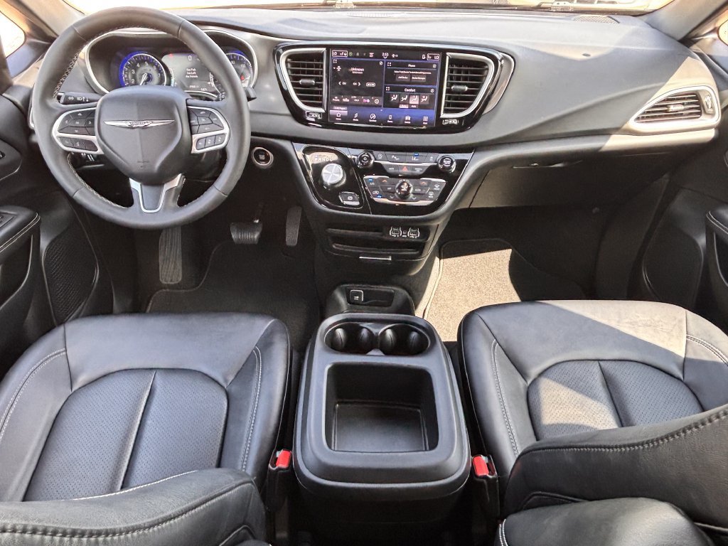 Used 2025 Chrysler Pacifica Select FWD image 8