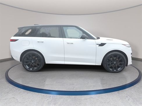 New 2025 Land Rover Range Rover Sport Dynamic SE image 4