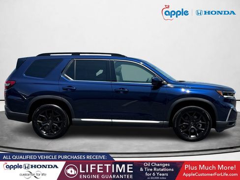 Used 2025 Honda Pilot Touring image 2