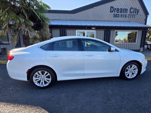 Used 2015 Chrysler 200 Limited w/ Convenience Group image 5