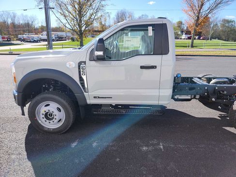 New 2026 Ford F550 4x4 Regular Cab Super Duty image 4