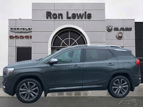 Used 2020 GMC Terrain Denali w/ Denali Premium Package AWD/4WD image 1