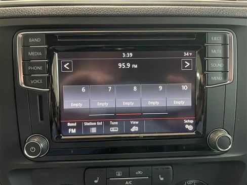 Used 2017 Volkswagen Jetta SE image 15