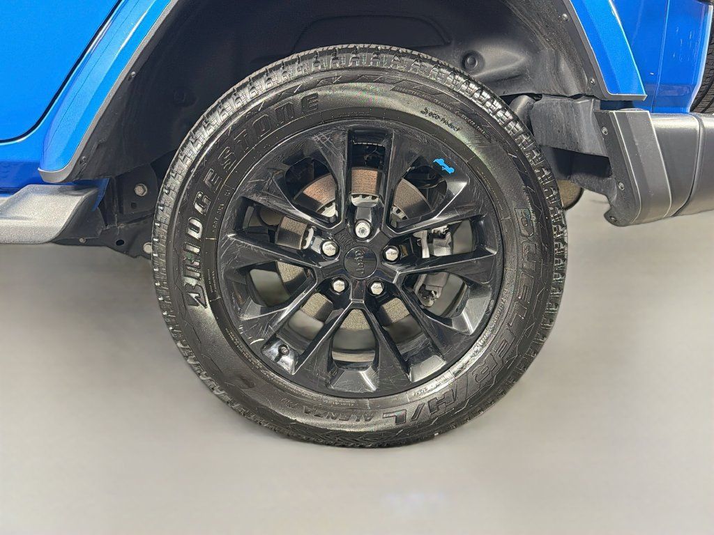 Used 2022 Jeep Wrangler Unlimited Sahara AWD/4WD image 29