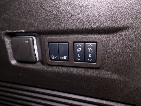 Used 2025 GMC Yukon Denali image 36