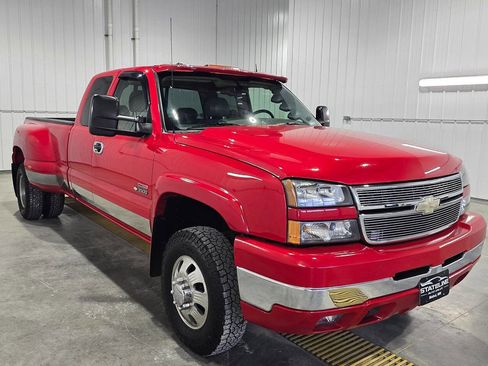 Used 2005 Chevrolet Silverado 3500 LT w/ Heavy-Duty Power Package image 4