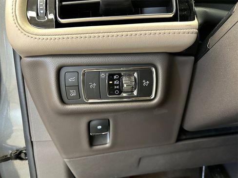 Used 2022 Lincoln Nautilus Reserve w/ Luxury Package image 22