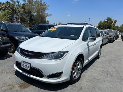 Used 2018 Chrysler Pacifica Limited FWD image 6