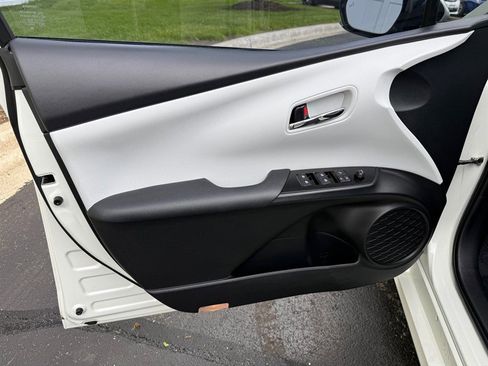 Used 2018 Toyota Prius Four FWD image 27