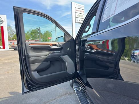 Used 2023 GMC Sierra 1500 Denali w/ Technology Package AWD/4WD image 18