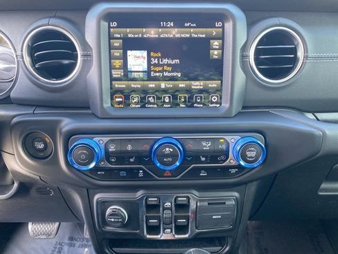 Used 2022 Jeep Wrangler Unlimited Sahara w/ Cold Weather Group image 11