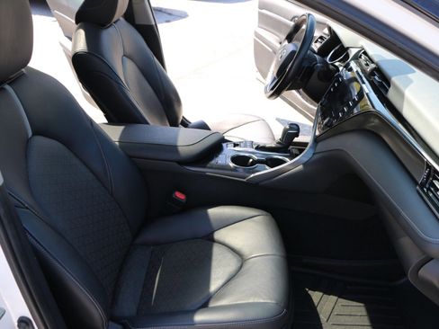 Used 2019 Toyota Camry XSE image 28