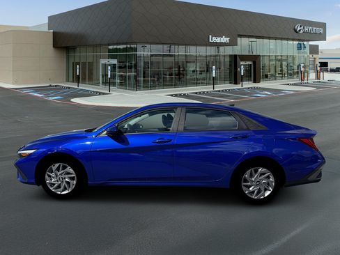 New 2026 Hyundai Elantra Hybrid FWD image 3