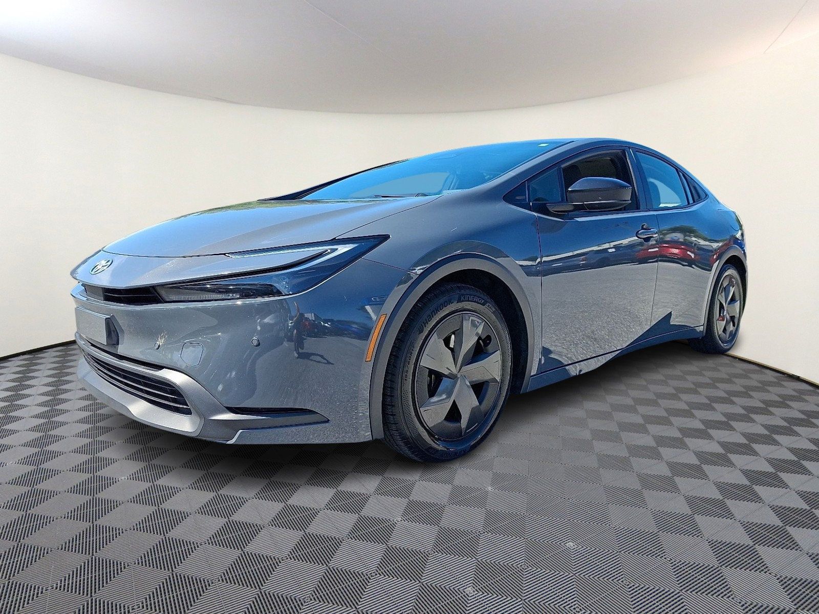 Used 2024 Toyota Prius LE FWD image 3