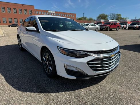Used 2019 Chevrolet Malibu LT FWD image 4