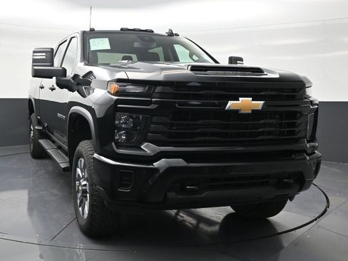 Used 2025 Chevrolet Silverado 2500 Custom w/ Custom Value Package AWD/4WD image 7