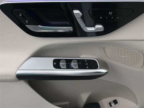 New 2025 Mercedes-Benz GLC 300 image 13