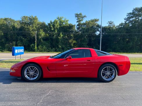 Used 2002 Chevrolet Corvette Coupe w/ Preferred Equipment Group2 image 4