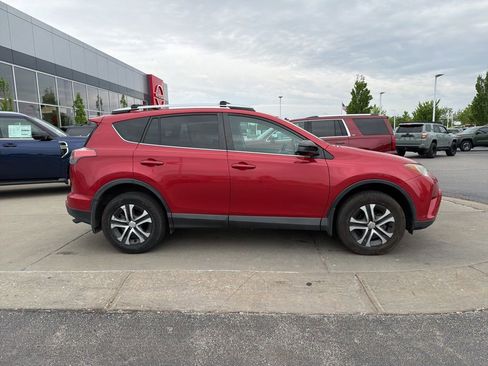 Used 2016 Toyota RAV4 LE FWD image 6