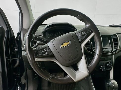 Used 2019 Chevrolet Trax LT w/ LT Convenience Package image 11