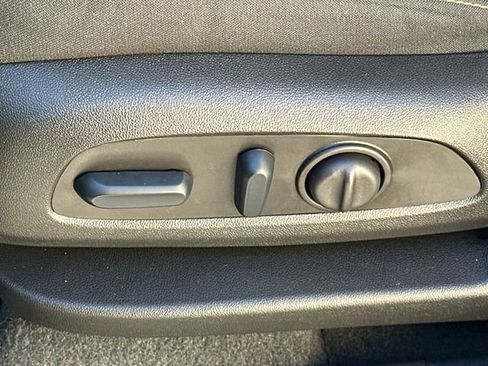 Used 2024 Chevrolet Equinox LT image 38