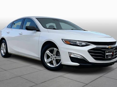 Used 2023 Chevrolet Malibu LS image 2