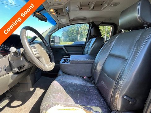 Used 2005 Nissan Titan LE w/ (U01) Nissan Navigation Pkg AWD/4WD image 9