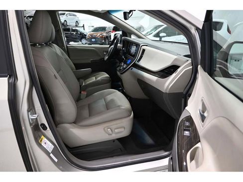 Used 2017 Toyota Sienna XLE Mobility Handicap Van image 15