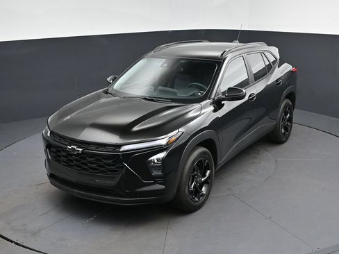 Used 2026 Chevrolet Trax LT w/ Driver Confidence Package FWD image 30